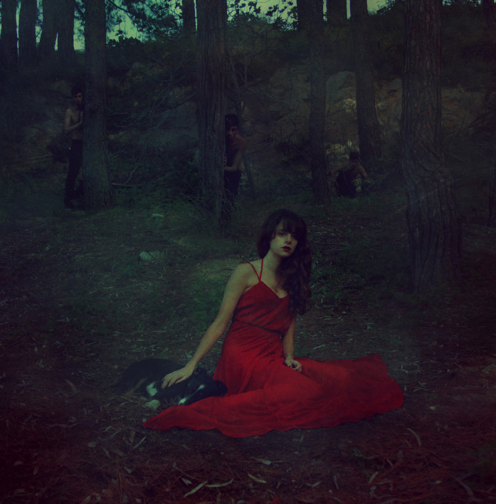 Ditital art. Девушка в красном платье. Фото: George M.