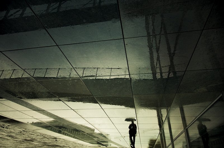 Зонт, дождь, город. Фото: Stefano Corso