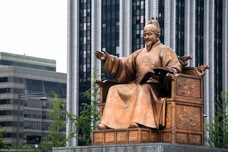 Сеул. Памятник королю Седжонгу