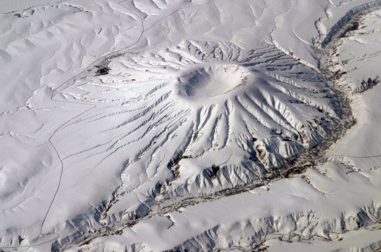 Вулкан, вид сверху. Фото: Dmitry Klimensky