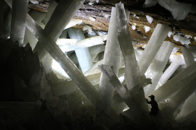 Пещера в Мексике, полная огромных кристаллов. Фото: Alexander Van Driessche