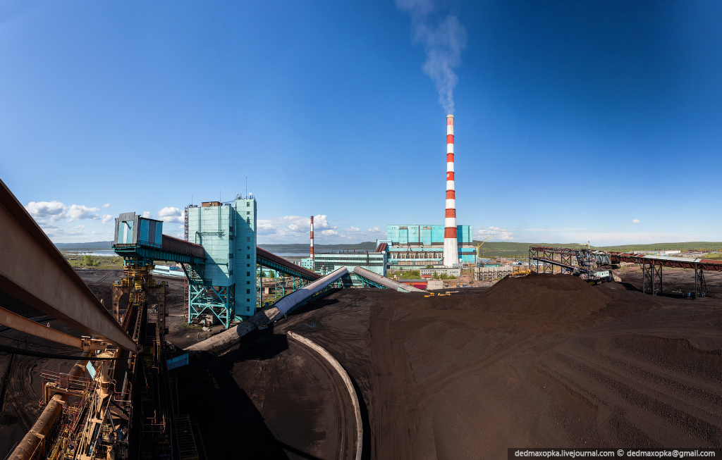 Панорама угольного склада с видом на станцию