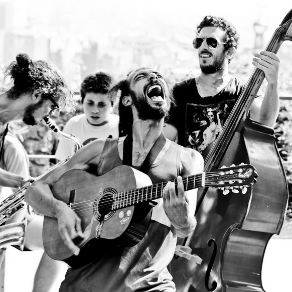 Уличные музыканты. Фото: Max Hartmann
