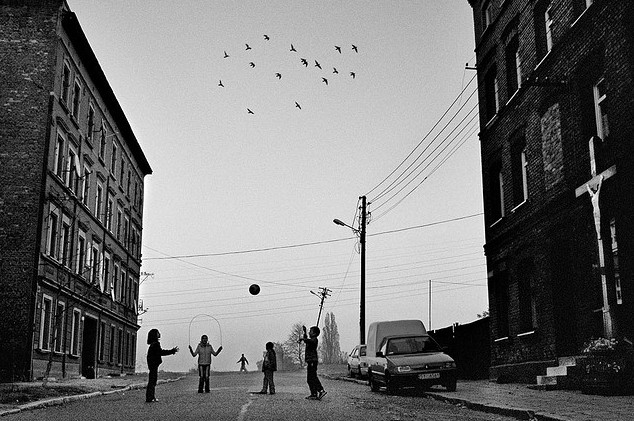 Дети играют на улице. Фото: Aleksander Prugar