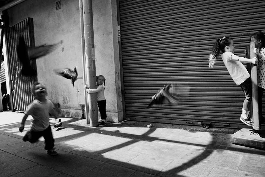 Дети на улице. Фото: Jo Wallace