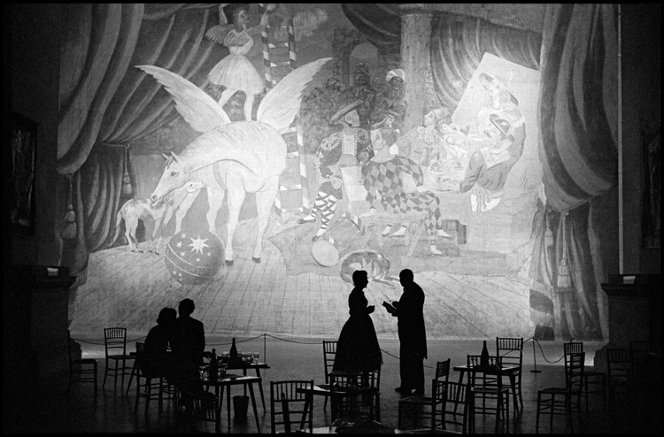Лондон, Англия. 1960 г. Открытие выставки Пикассо в «Tate Gallery». Фото: Берт Глинн