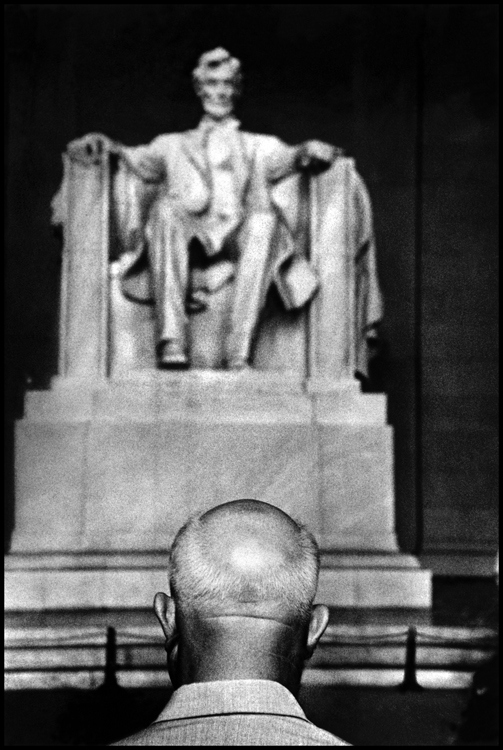 Никита Хрущев на фоне памятника Аврааму Линкольну. Фото: Берт Глинн