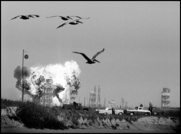 Мыс Канаверал, Штат Флорида, СШВ. 1957 г. Первая попытка запустить космический спутник обернулась взрывом. Фото: Берт Глинн