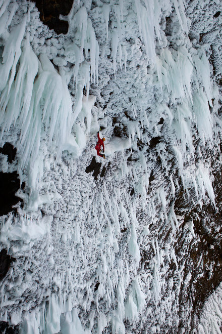 Фотограф: Christian Pondella. Спортсмен Tim Emmett. Водопад Хелмкен, Канада