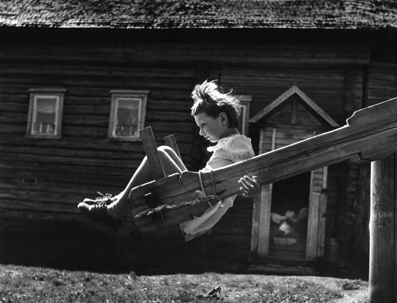 «Качели», 1977 год. Фото: Михаил Голосовский