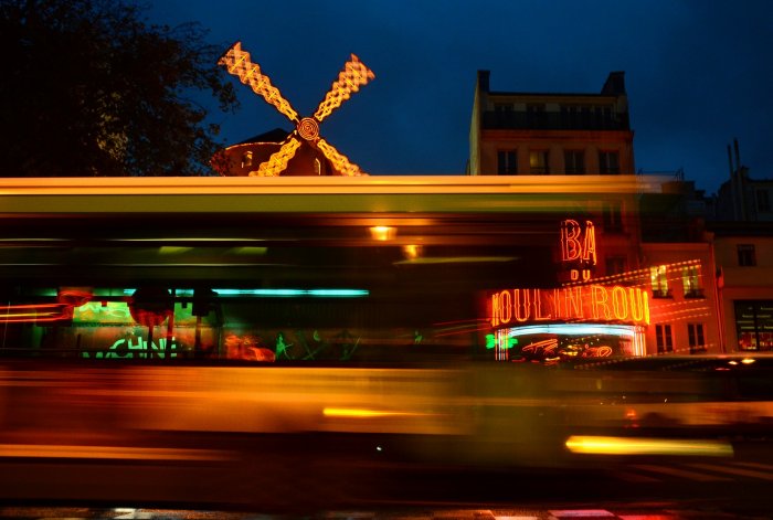 Кабаре «Мулен Руж» в Париже, 22 ноября. Фото: Франк Файф