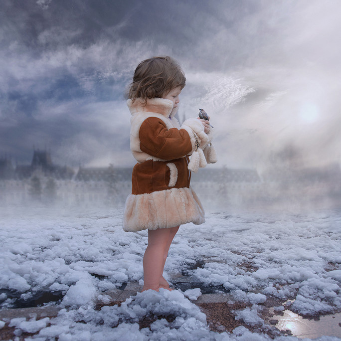 девочка на снегу. Фото: Карас Йонут