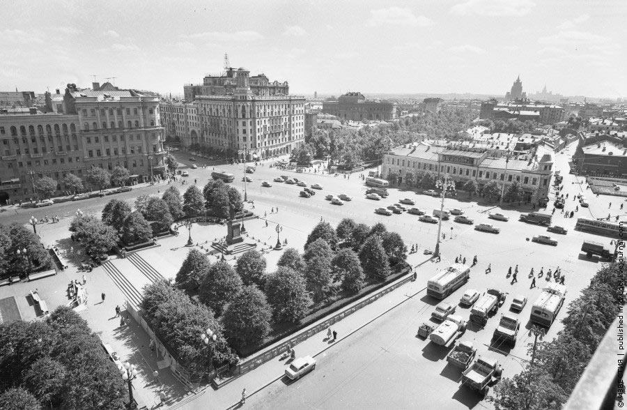 Виктор Ахломов, «Площадь им. Пушкина», 1965 год