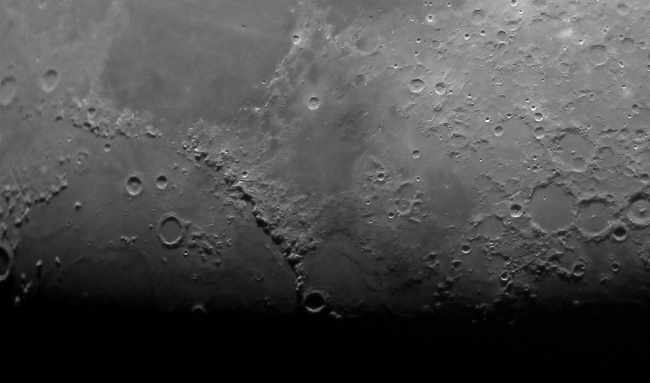 Рекомендация жюри: «Лунные горы». (Jacob Marchio/Astronomy Photographer of the Year)