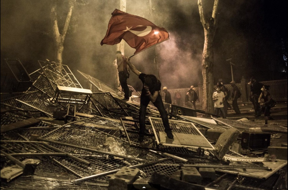 Июньские протесты в Стамбуле. Фото: Daniel Etter—Redux