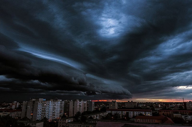 Надвигающаяся буря в Румынии.