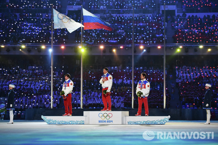 Российские спортсмены на церемонии закрытия Олимпийских игр в Сочи