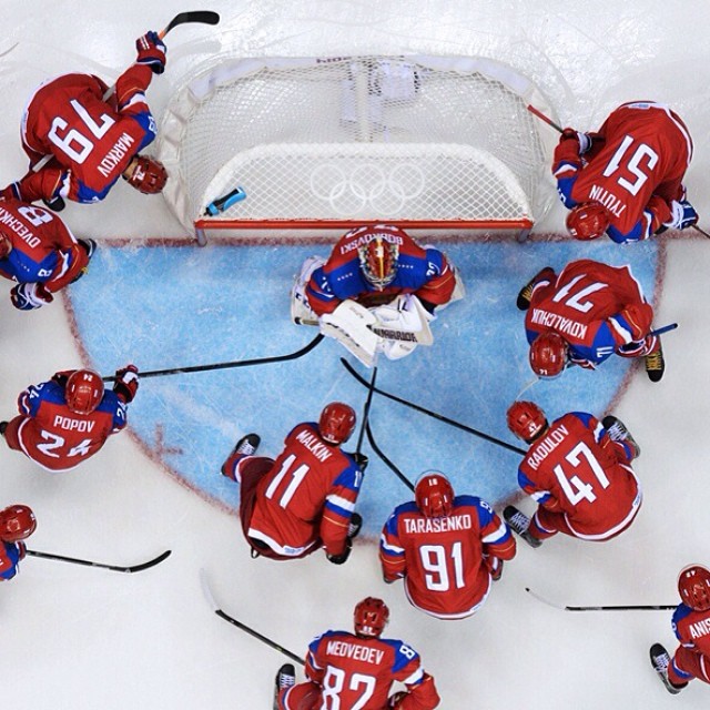  сборная России по хоккею завоевала путевку в четвертьфинал Олимпиады в Сочи, победив команду Норвегии со счетом 4:0