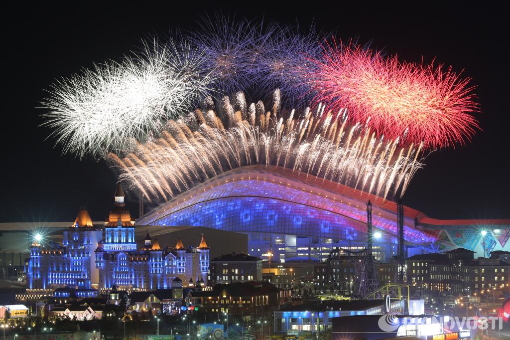 Церемония открытия XXII зимних Олимпийских игр. Салют 