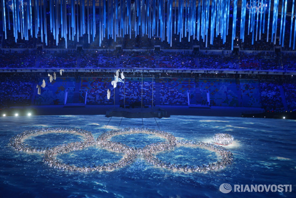 Церемония закрытия Олимпийских игр в Сочи. Нераскрывшееся кольцо