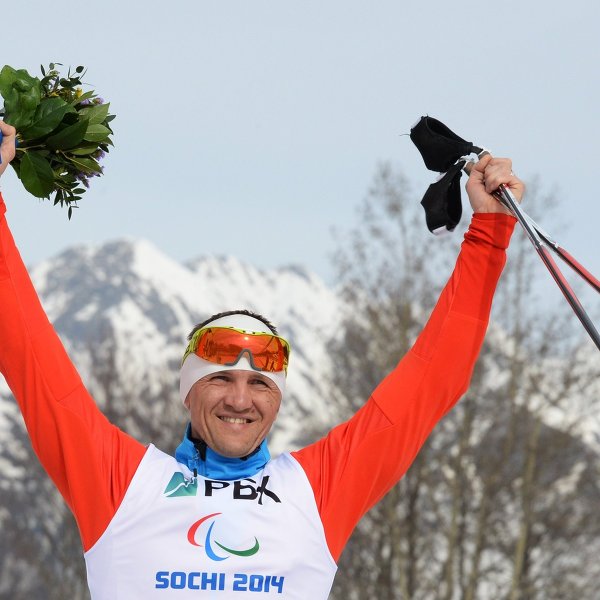 Россиянин Роман Петушков победил в соревнованиях в биатлоне сидя на дистанции 7,5 км
