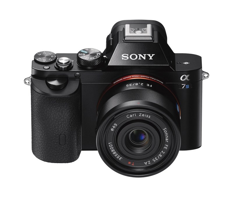 Полнокадровая беззеркальная камера Sony α7S поддерживает съемку видео 4К A7s_wvx9110_front_top-1200