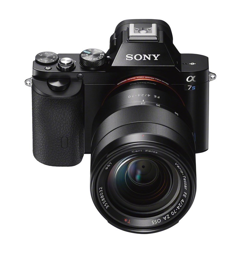 Полнокадровая беззеркальная камера Sony α7S поддерживает съемку видео 4К A7s_wvx9111_front_top-1200
