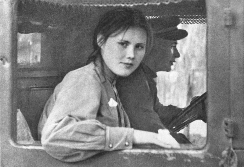 Девушка-военнослужащия из состава советских войск-освободителей Чехословакии в кабине грузовика.  Прага, Чехословакия. Май 1945