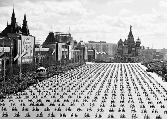 Физкультурный парад на Красной площади. Автор: Валентин Хухлаев, 1975