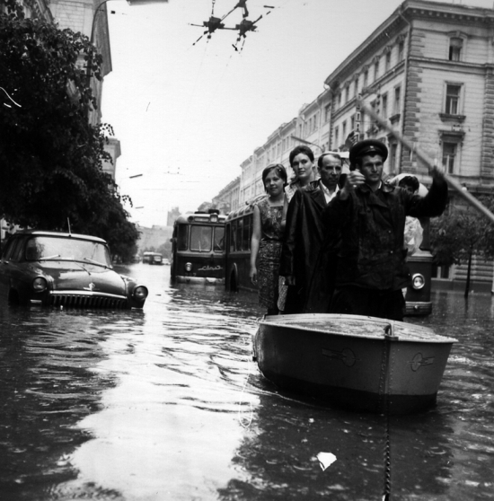 Наводнение на Неглинке. Автор: Николай Рахманов, 1959 год