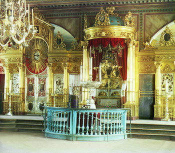 Интерьер православной церкви в Смоленске.