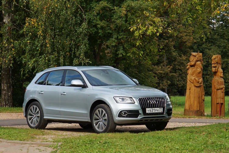 За рулем гибридного автомобиля Audi Q5 Hybrid