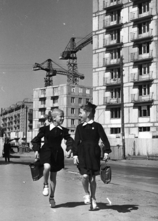 «Новоселы», авторы: Дмитрий Воздвиженский, Нина Свиридова, 1960 год.