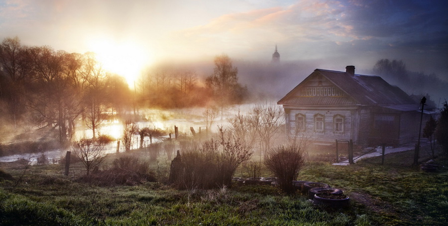 Сергей Сутковой. Провинциальный рассвет. Деревня Макарово, Ярославская область, май 2013.