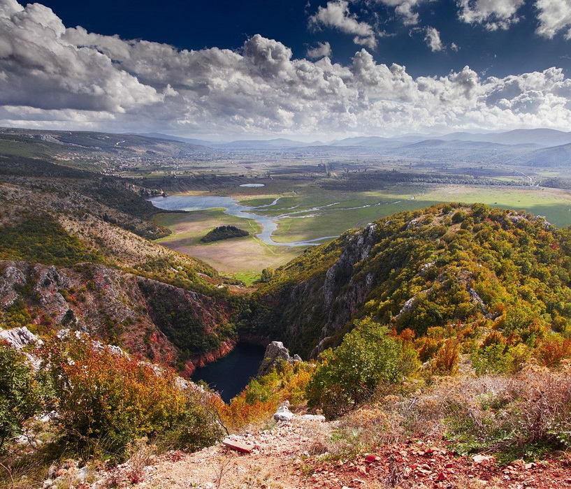 Сергей Сутковой. Загадочные озера. Недалеко от города Имотски, Хорватия, октябрь 2013.