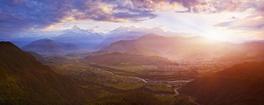 Сергей Сутковой. Рассвет над 7-тысячниками Аннапурны. Покхара, Непал, Май 2011