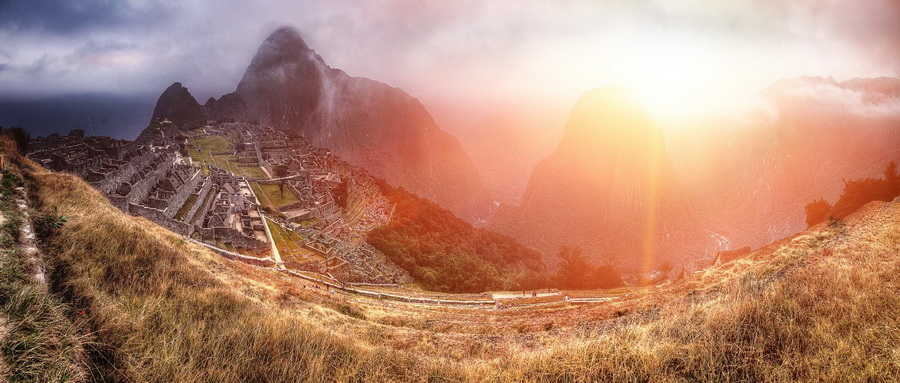 Сергей Сутковой. Рассвет над древним Мачу-Пикчу. Перу, сентябрь 2012.